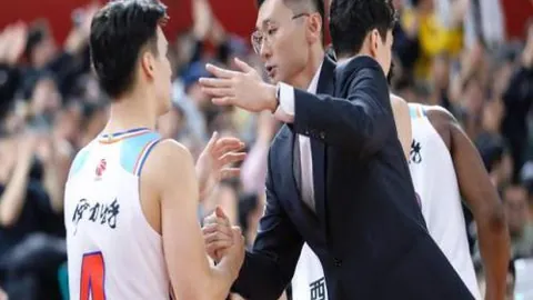 德乙焦点战：沙尔克04对决凯泽斯劳滕，精彩比分一触即发！